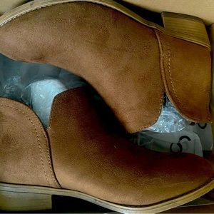 Brand new Journee Cognac Short Boot